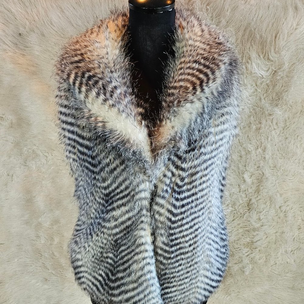 Jack Women's Black and White Faux Fur Animal Print Front Hooks Collar Vest S